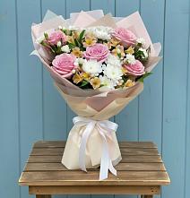 Букет цветов из:  Гвоздики, Орхидеи и Розы в Кореизе