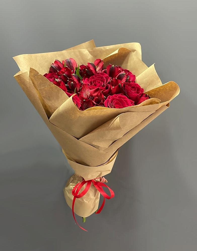 Букет цветов из: Альстромерии и Розы в Кореизе