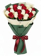 Букет Микс из красных и белых роз в Кореизе