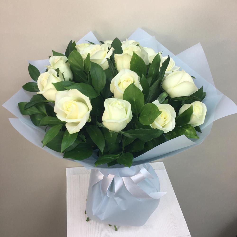 Букет 15 Белых роз Проуд в Кореизе