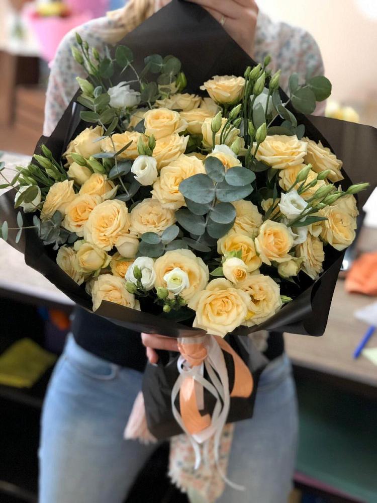 Букет цветов из: Розы и Лизиантусы в Кореизе