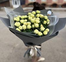 Букет Белые кустовые розы Солинеро в Кореизе