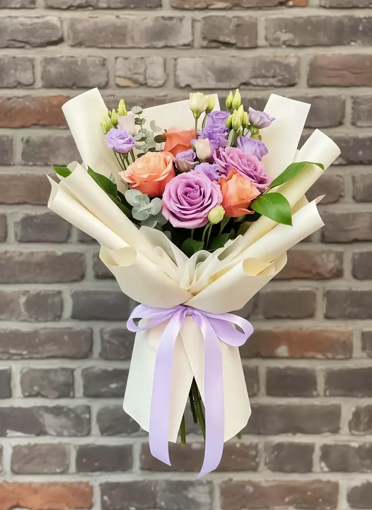 Букет цветов из: Лизиантусы и Розы в Кореизе