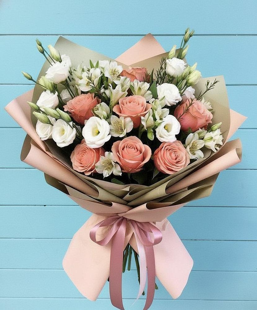 Букет цветов из: Розы, Альстромерии и Лизиантусы в Кореизе