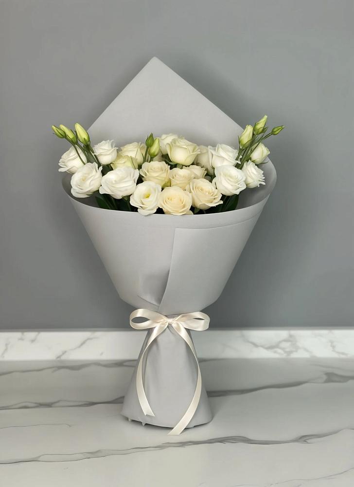 Букет цветов из: Розы и Лизиантусы в Кореизе