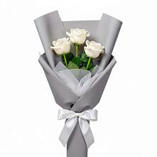 Букет 3 белые розы в Кореизе