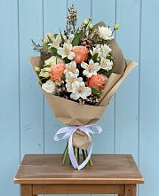 Букет цветов из:  Альстромерии, Лизиантусы, Розы и Хризантемы #REPLACE_PRED# Кореизе