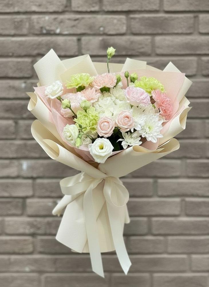 Букет цветов из: Гвоздики, Розы, Лизиантусы и Хризантемы в Кореизе