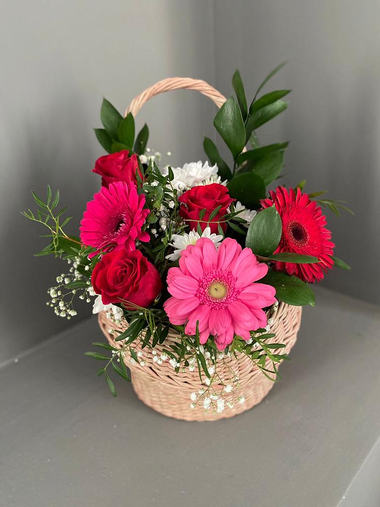 Цветочная композиция из Розы, Хризантемы и Герберы в корзине в Кореизе