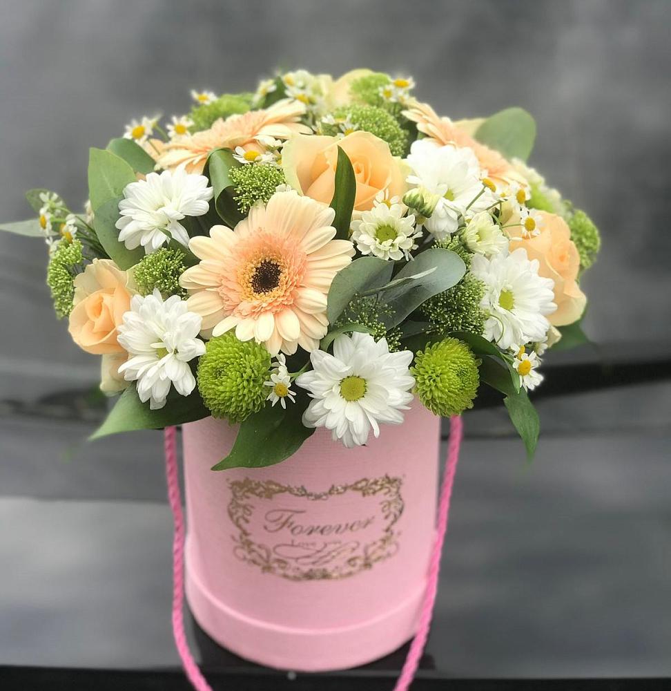 Цветочная композиция из Розы, Герберы и Хризантемы в шляпной коробке в Кореизе