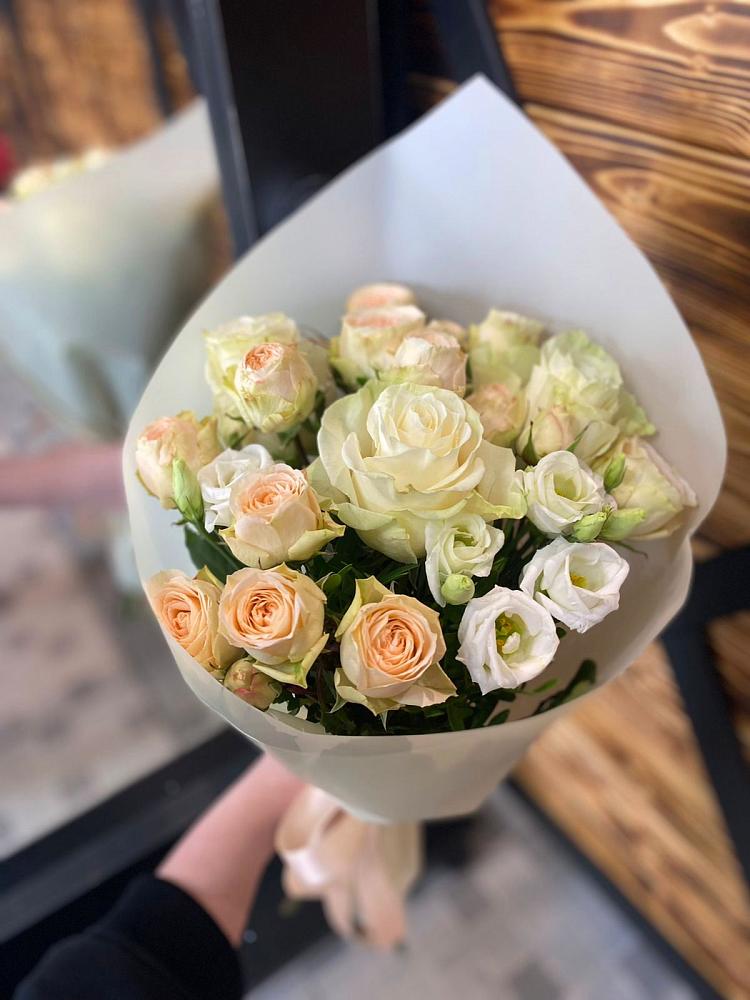 Букет цветов из: Розы и Лизиантусы в Кореизе